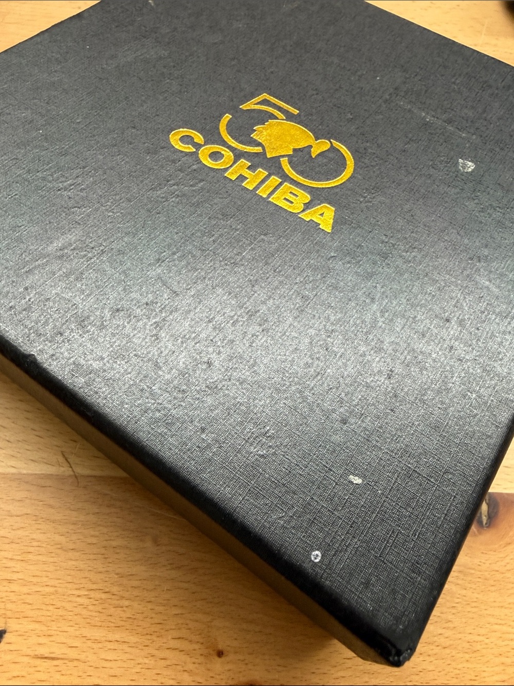 Cohiba 50 Yellow Triangular Ashtray - Picture 4 of 6